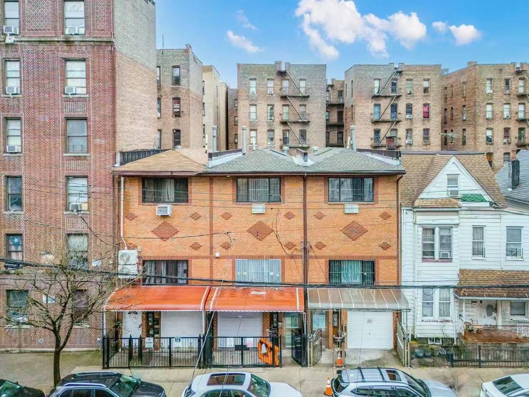 Prime Bronx Investment Opportunity Steps from Subway !