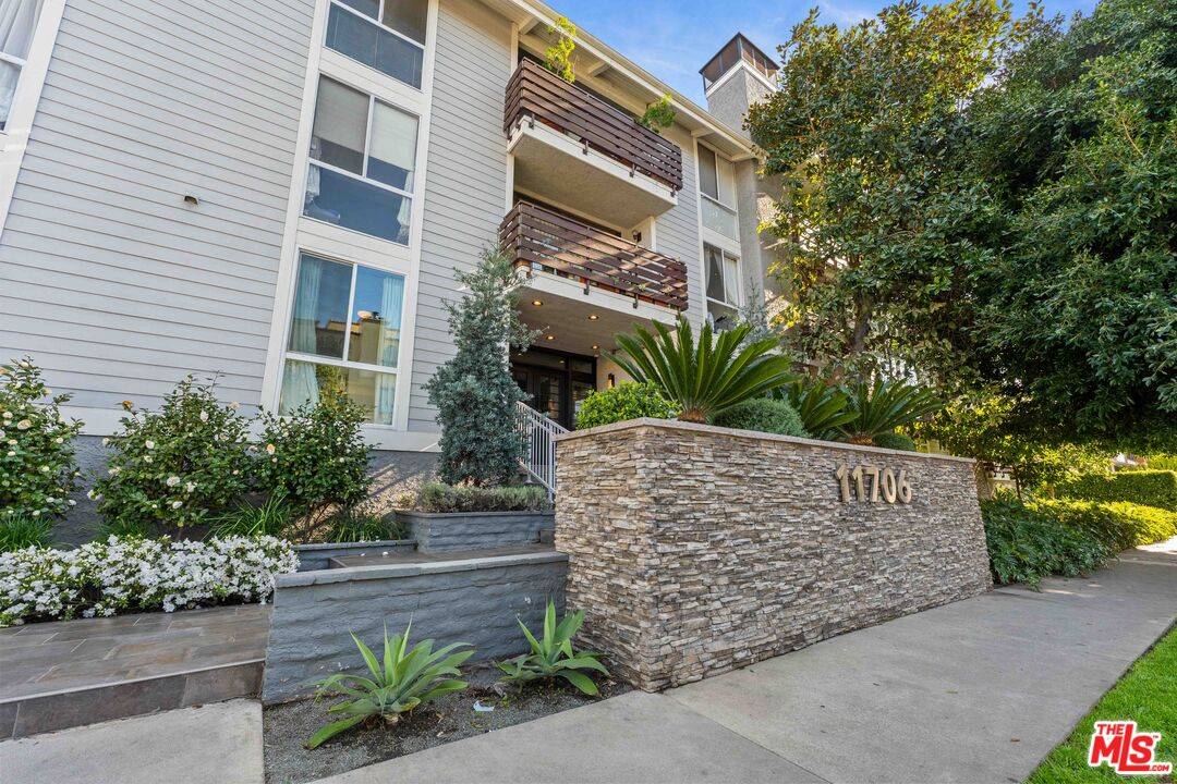 11706   Montana Ave 2BR Brentwood La
