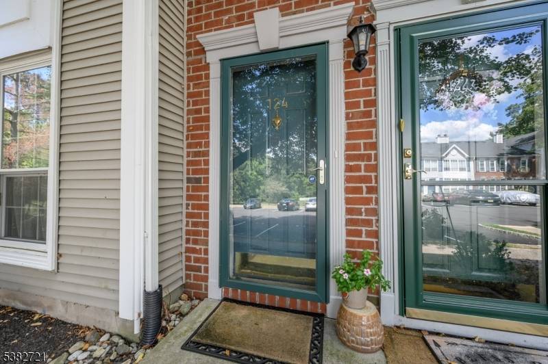 Franklin Park's sought after Society Hill Community premieres this lovely 2 Bed 2 Bath Condo with Master Suite, sure to impress !