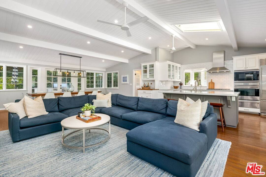 4071 Mandeville Canyon Rd 3.0 Brentwood LA