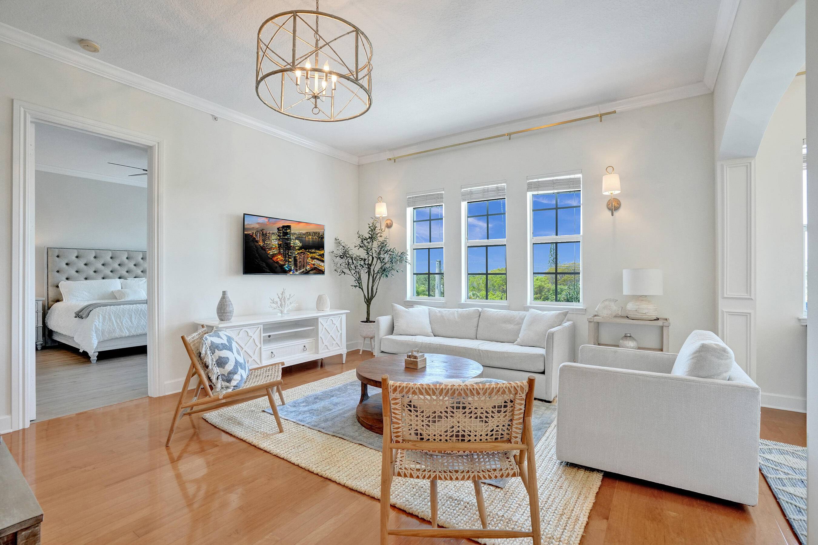Welcome to the heart of Pineapple Grove, Delray Beach !