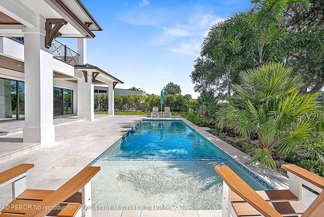 Welcome to your dream home in the heart of Tequesta !