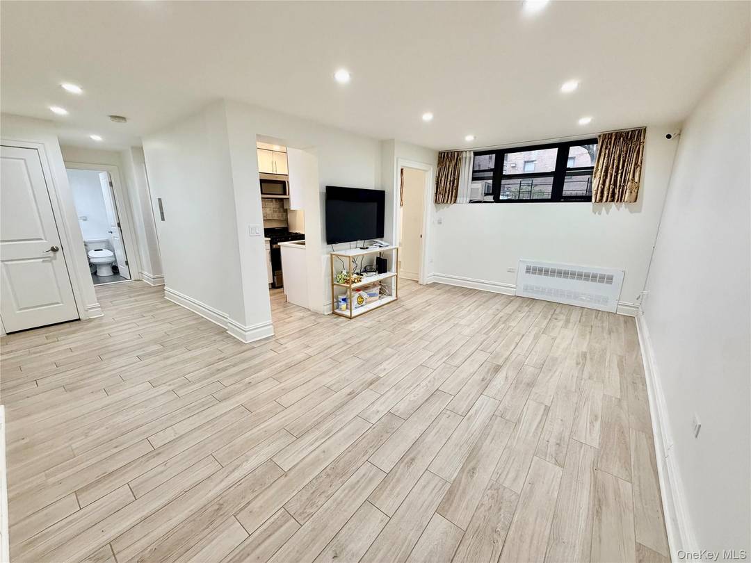 Beautifully Renovated 2 Bedroom Condo Ideally Located In The Heart Of Flushing.