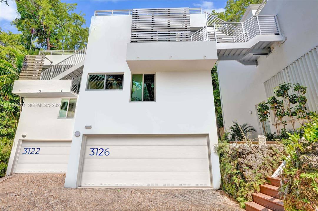 Quietly tucked away in the heart of Coconut Grove, this 2 bedroom 2.