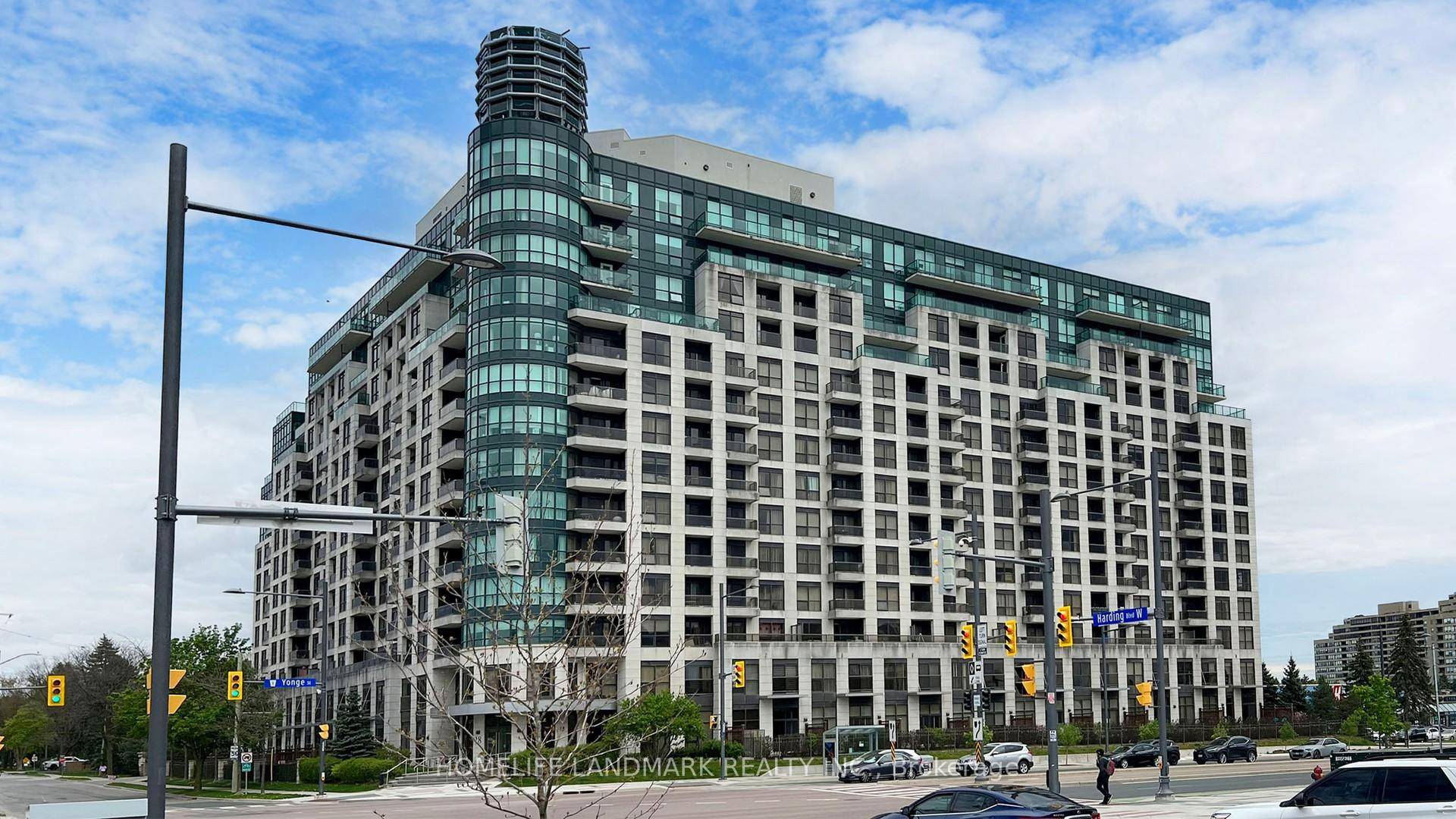Welcome to The Richmonde Condos by Greenpark, located in Heart of Richmond Hills With Transit Mall Amenities all at its Doorsteps.
