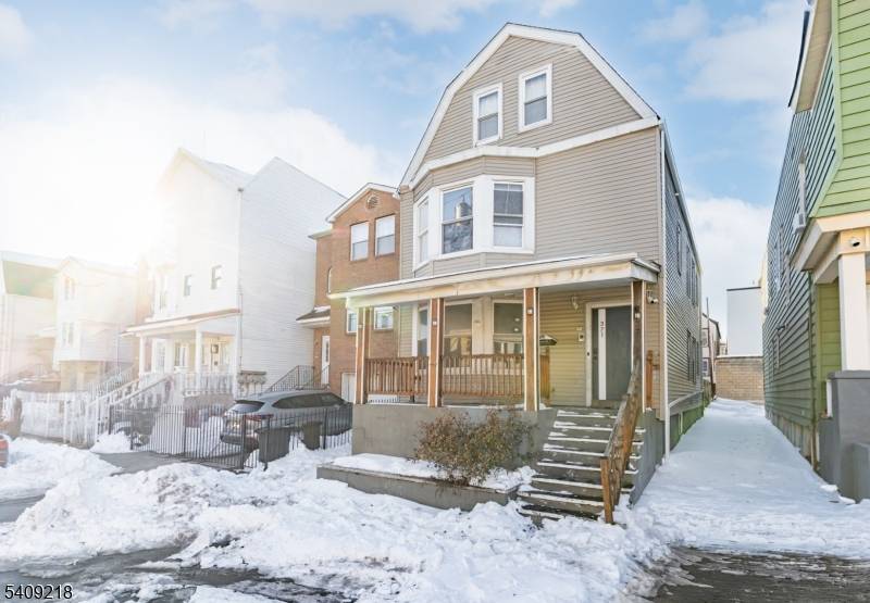 Well maintained two unit multi family property located in Newark.