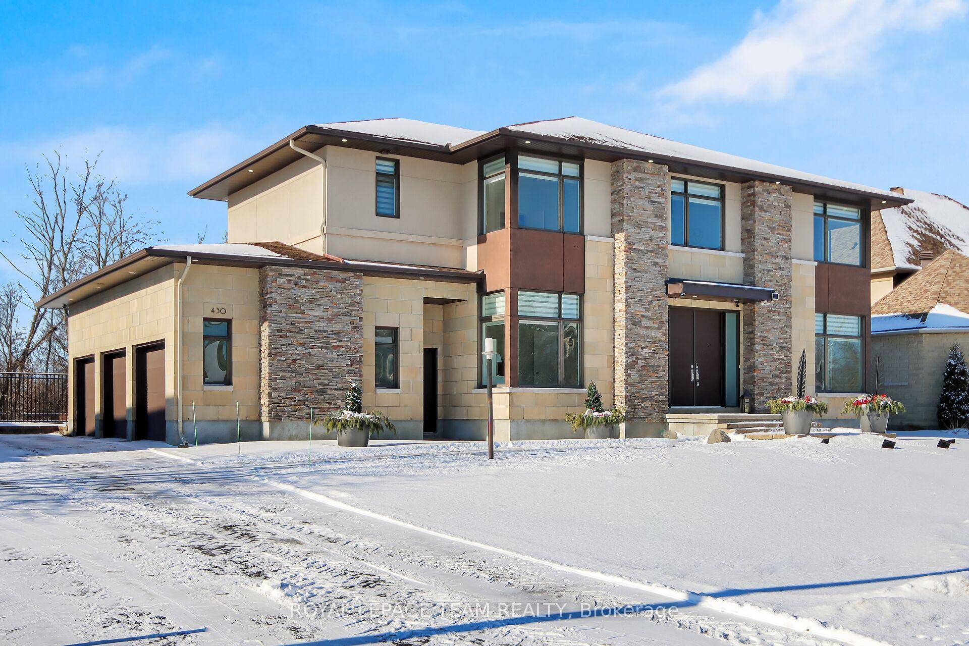 OPEN HOUSE SUNDAY, MAY 4TH 2 4PM This Spectacular custom built home is located just minutes from downtown Manotick on a quiet ravine lot with no rear neighbours !