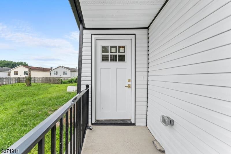 Yes, you read that right, 4 bedrooms and 2 master suites !