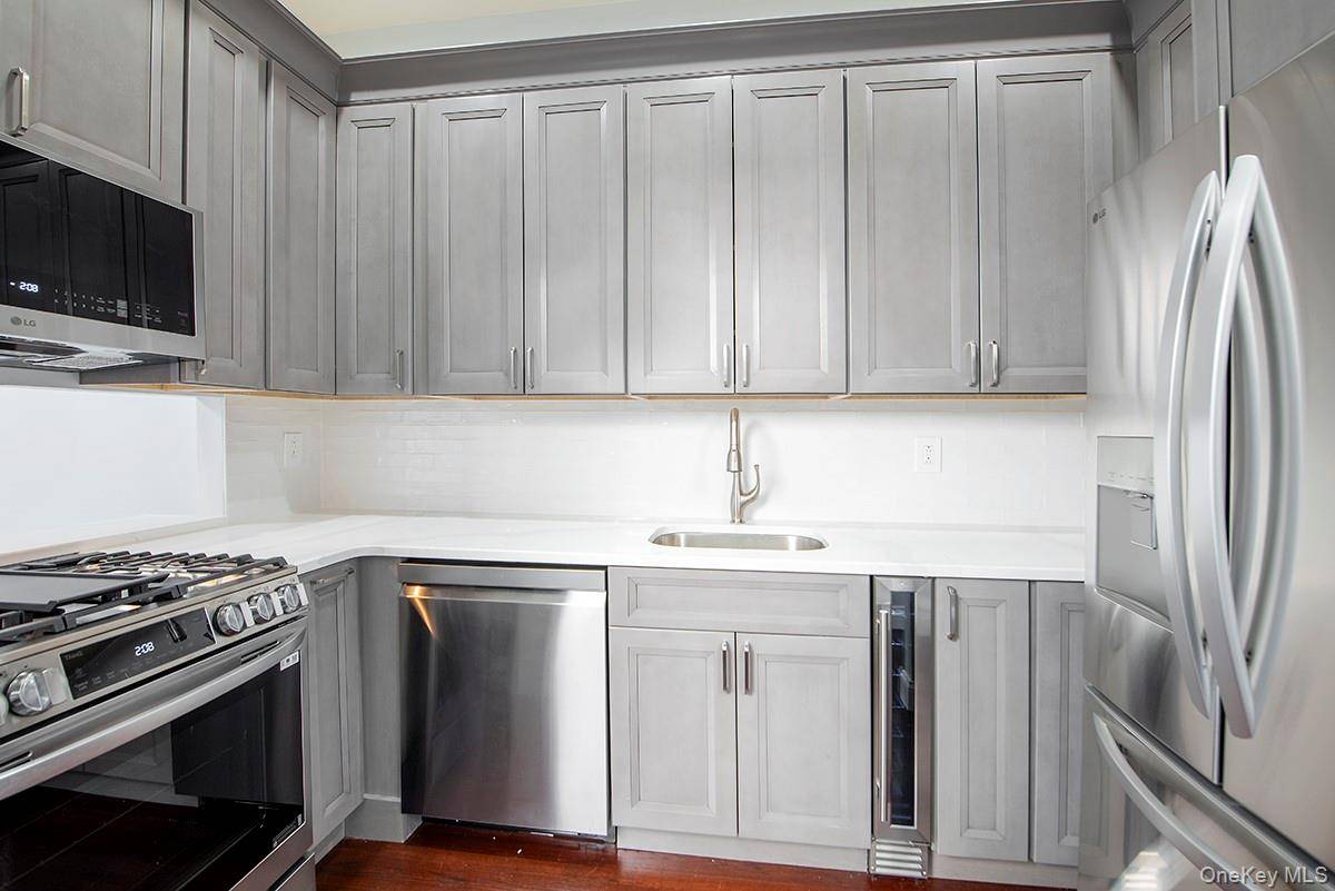 Welcome to The Bradhurst Condominiums !