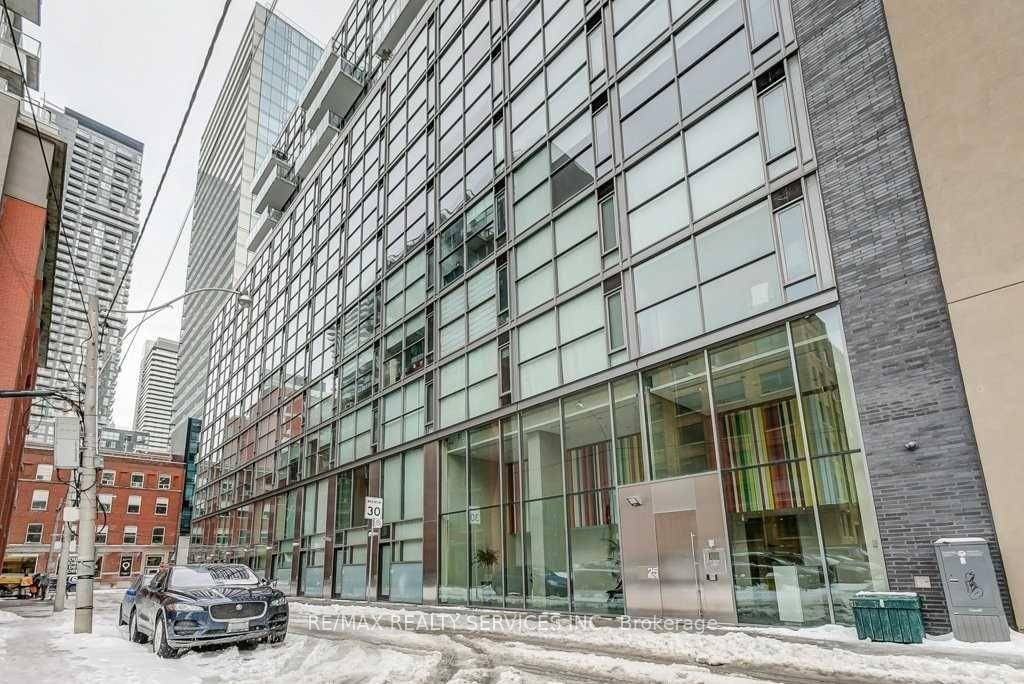 Fully Furnished Corner Loft in the Heart of King West !