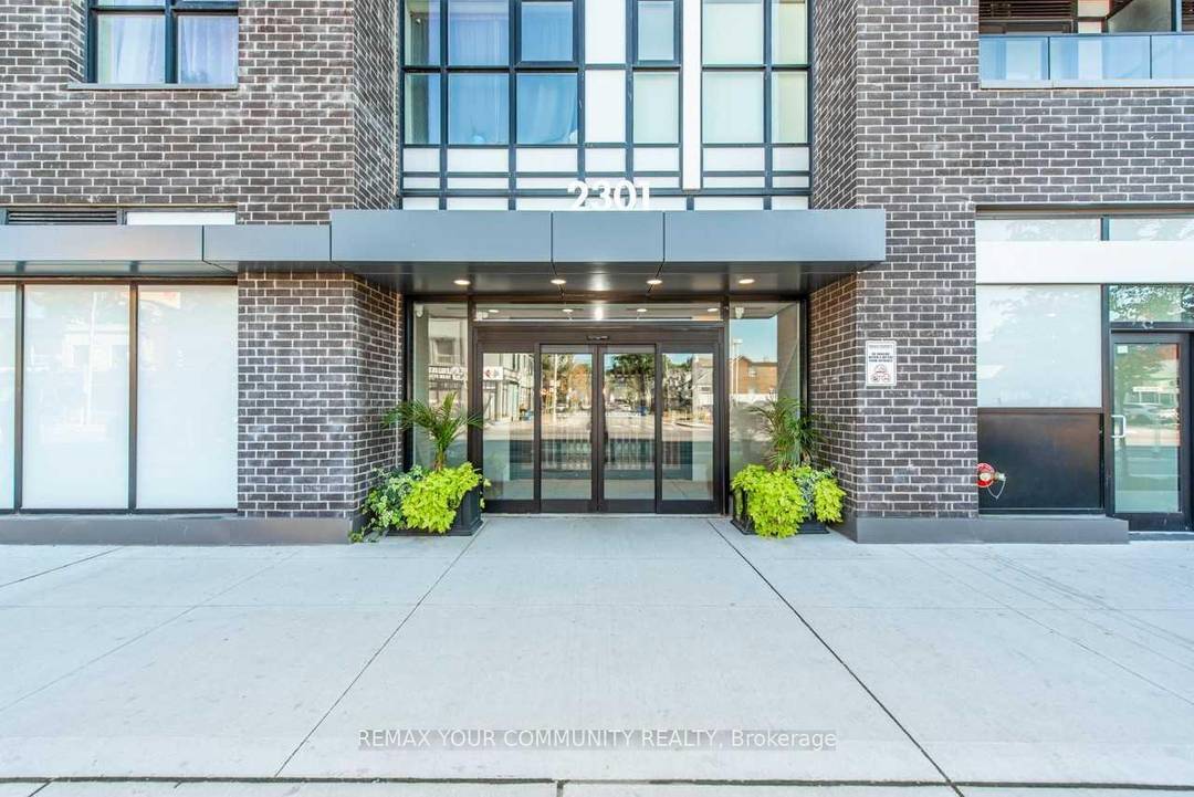 Welcome to this stunning penthouse at CANVAS Boutique Condos.