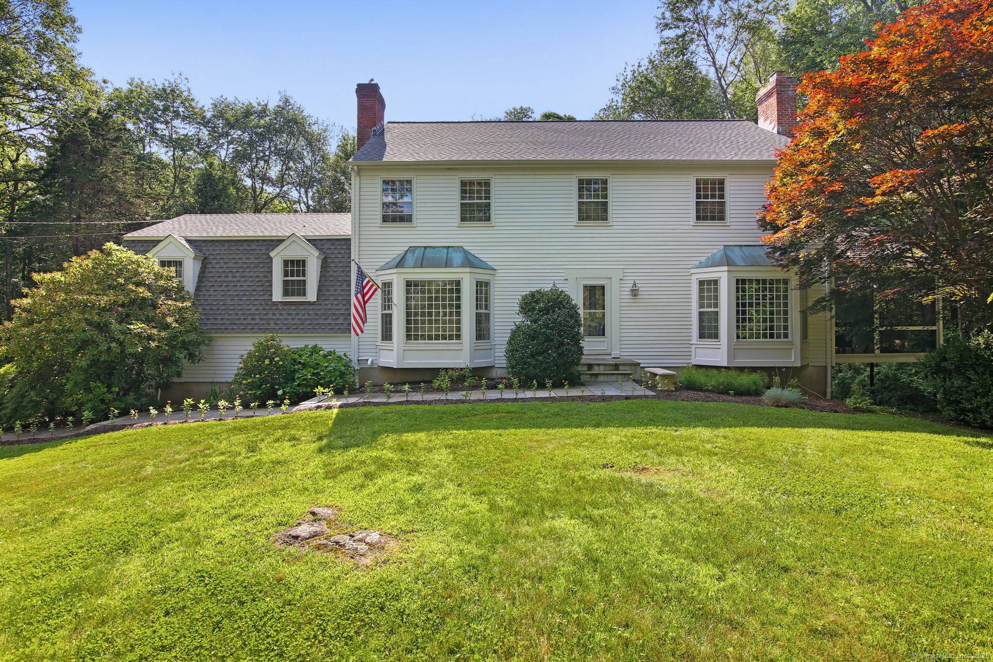 3800 SF of total living space to enjoy !