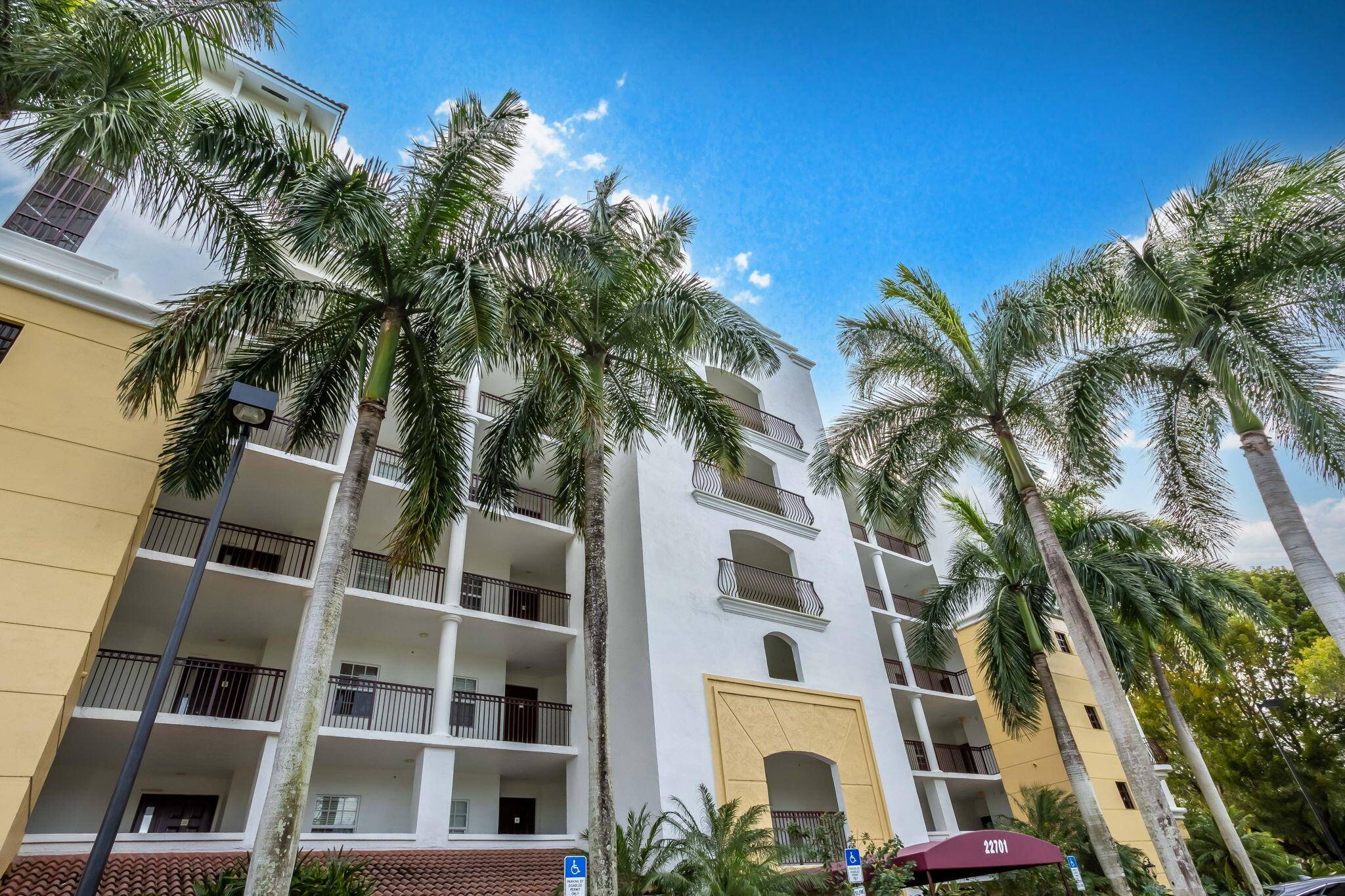 RARELY AVAILABLE ! The Coronado of Boca Raton, 1700 SQFT, 4th floor corner unit, located in the heart of Boca Del Mar !