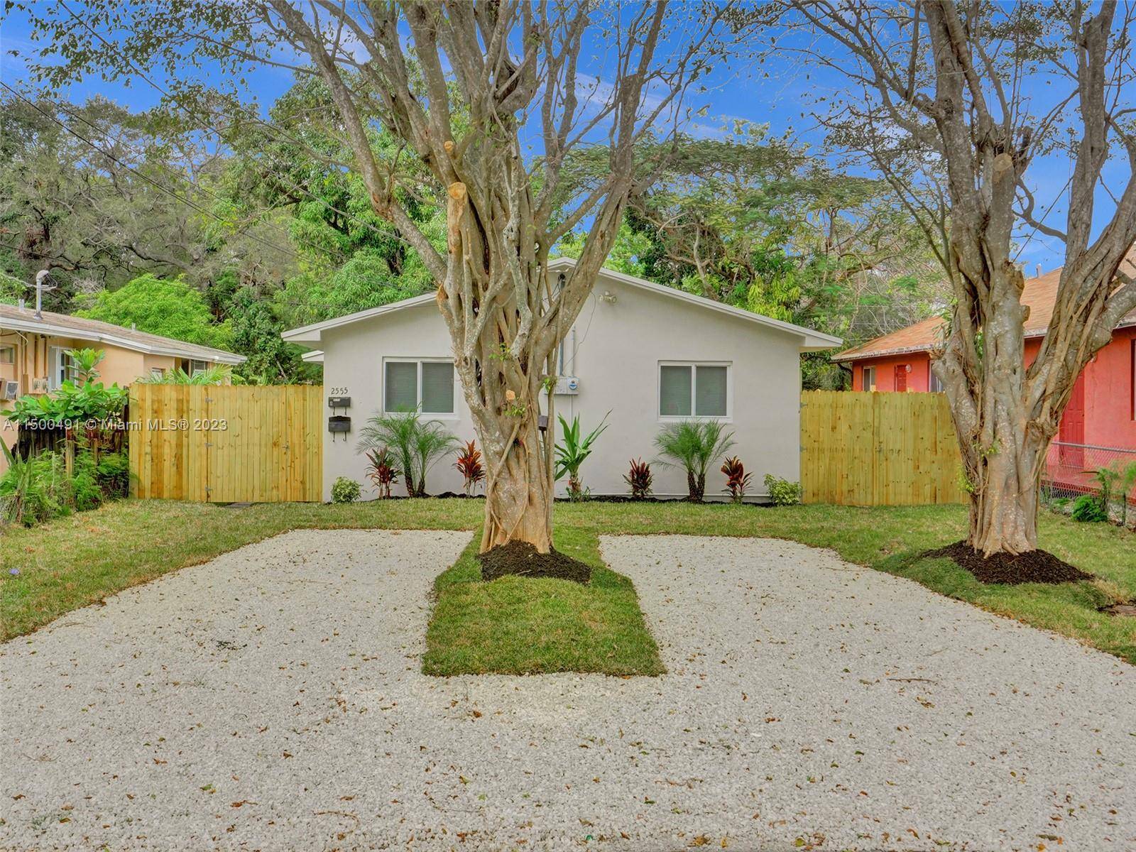 Fabulous Refreshed Duplex in Unincorporated Miami Dade Close to North Miami Beach !