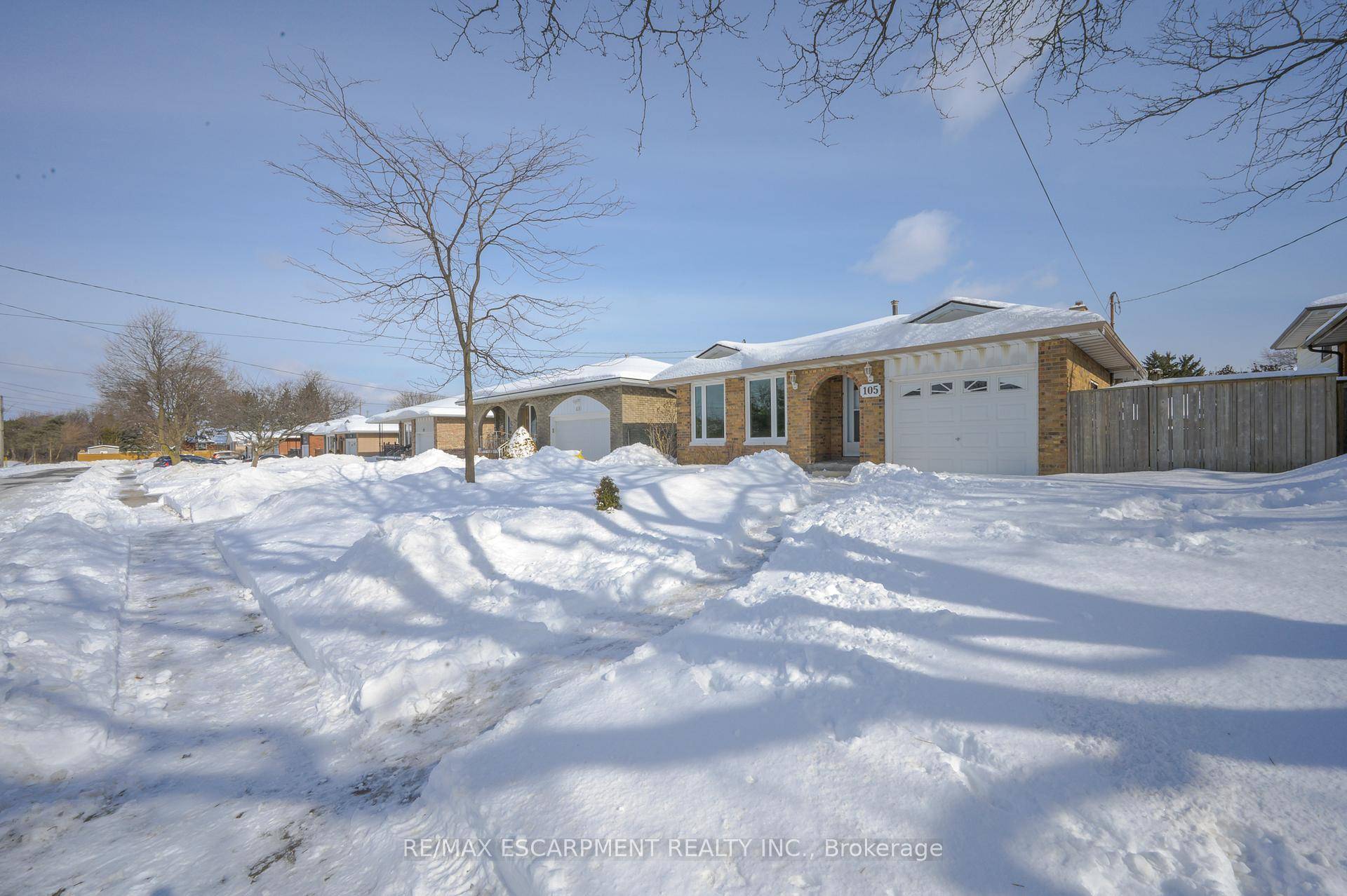 Fabulous West Mountain location with lots of near by shopping and amenities, easy highway access, across from large dog friendly green space with baseball diamond and soccer field Olympic Park.