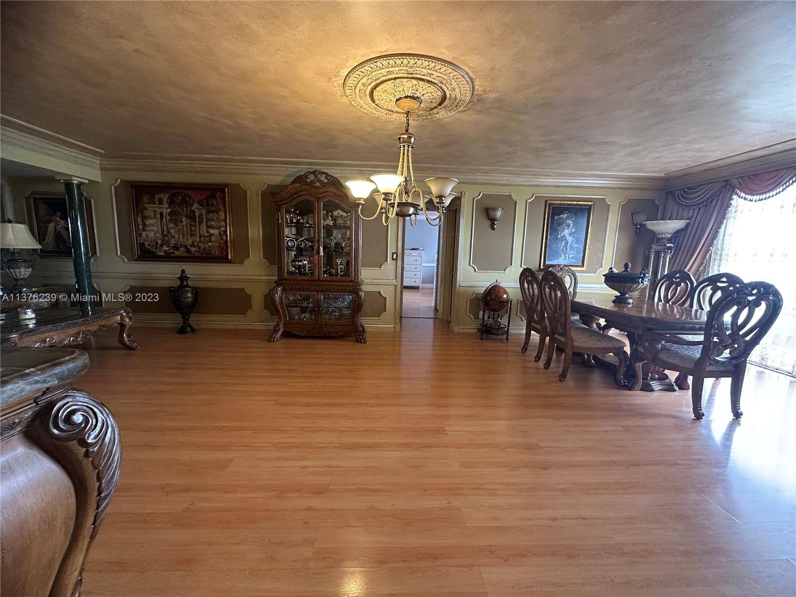 1, 400 sq ft of living space.