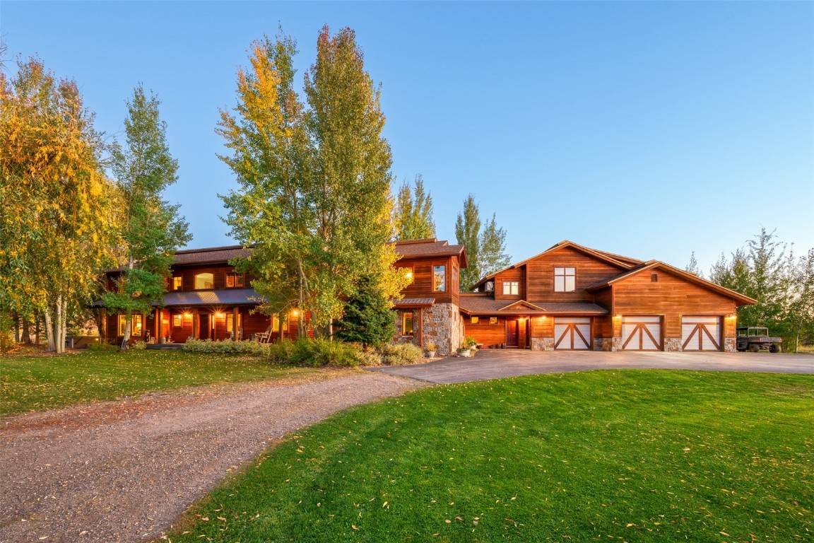 Positioned in the picturesque South Valley of Steamboat Springs, Suzi Q Ranch is a mere 6 miles away from the Steamboat Ski Area with a wealth of amenities and recreational ...