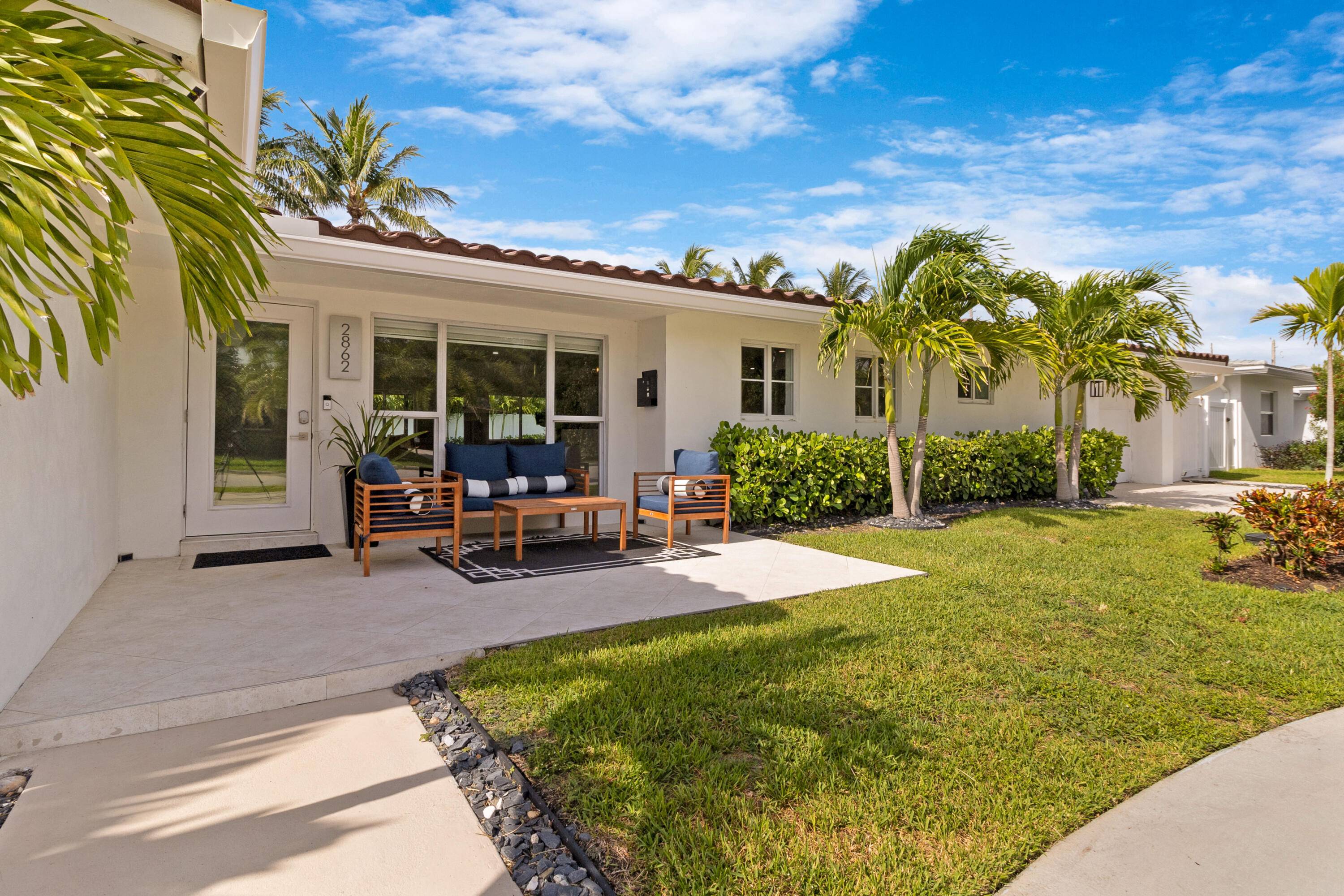 Live the Lighthouse Point lifestyle just steps from Cap's Place and Frank McDonough Park !