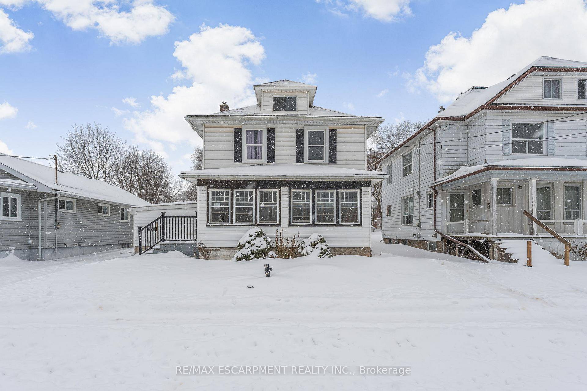2 HOUSES FOR THE PRICE OF 1 !