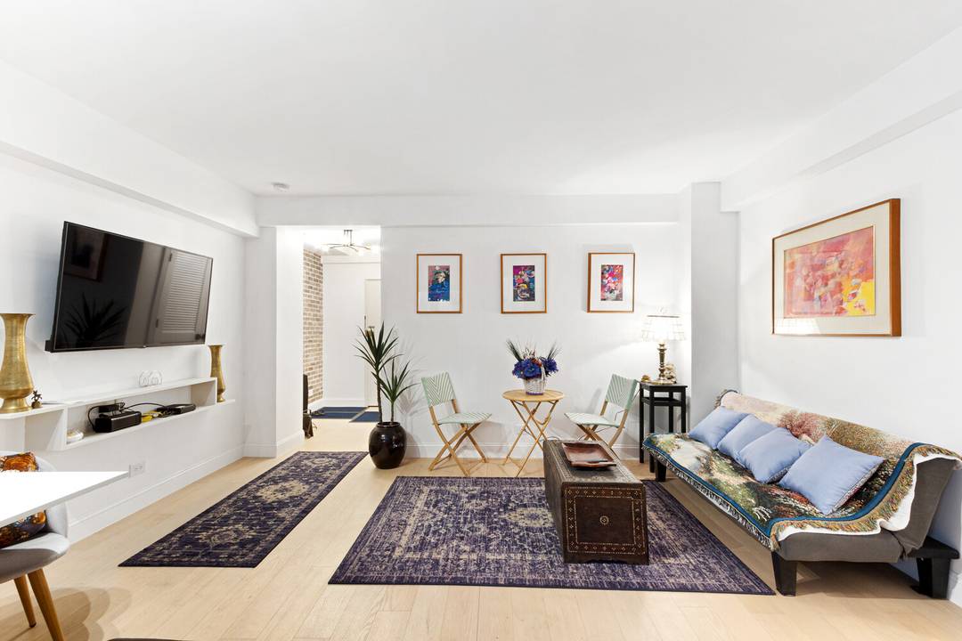Bright amp ; Renovated Studio with Murphy Bed, Dressing Room amp ; Ample Storage Low Carrying Costs This beautifully renovated, light filled studio offers the perfect blend of style, functionality, ...