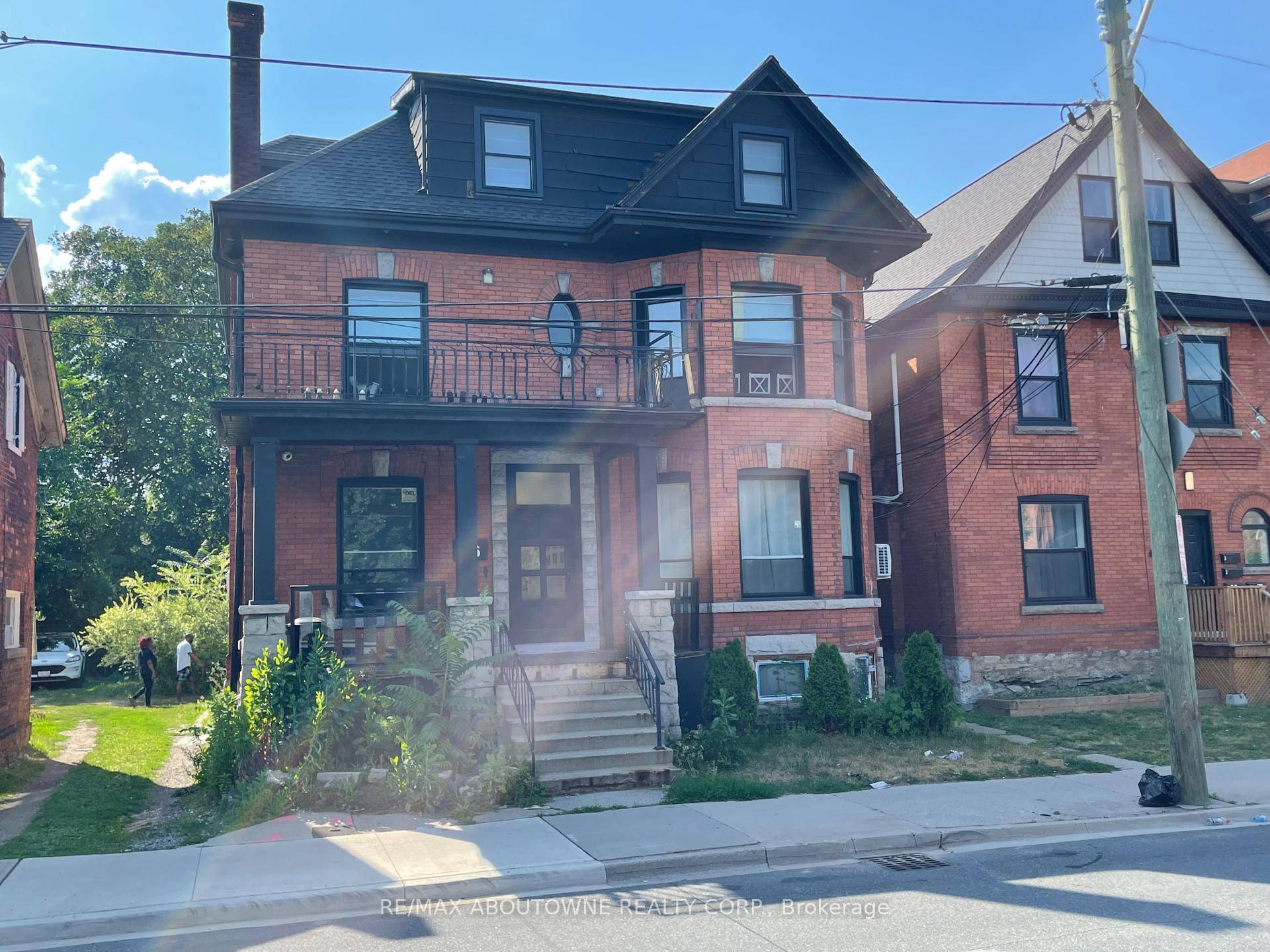 Turn Key 9 Unit Multiplex Prime Investment Opportunity !