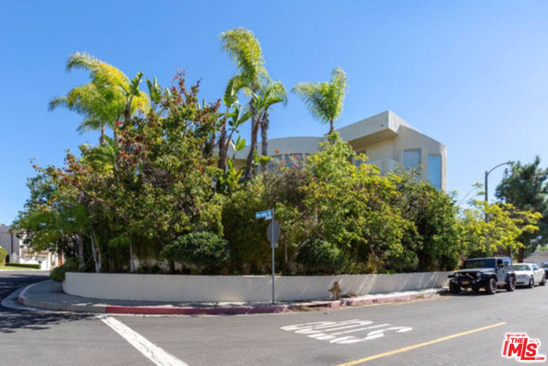 2470   Venus Dr 4BR Hollywood Hills East La