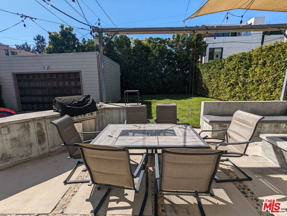 833  N Las Palmas Ave 3BR Hancock Park La