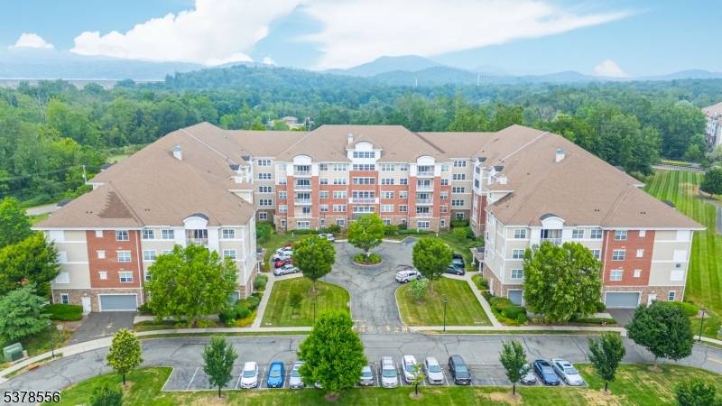 Welcome to the gated 55 community at the Wanaque Reserve.