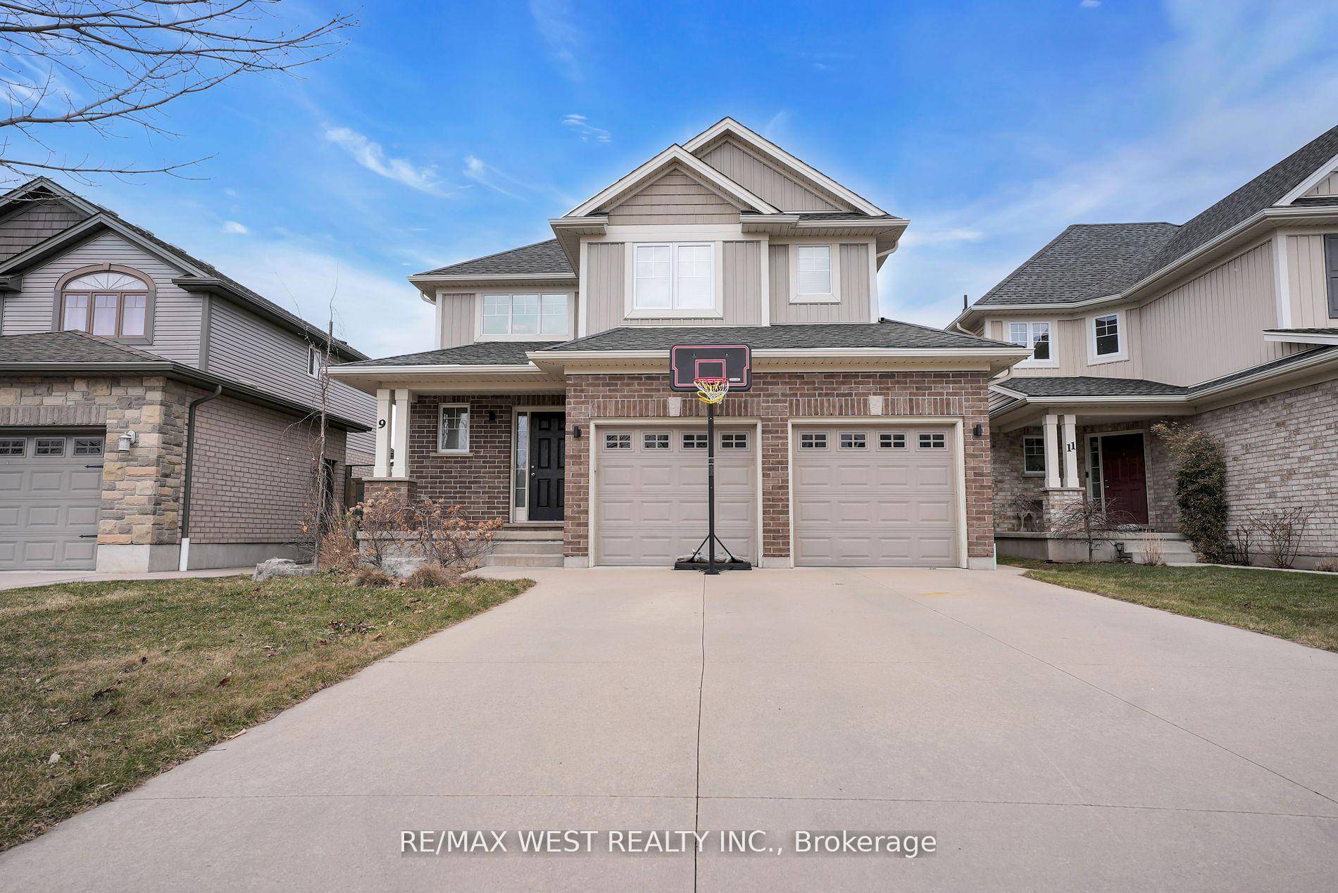 This stunning, fully finished two storey home is perfectly situated on a peaceful cul de sac, just a short walk from Mitchell Hepburn School.