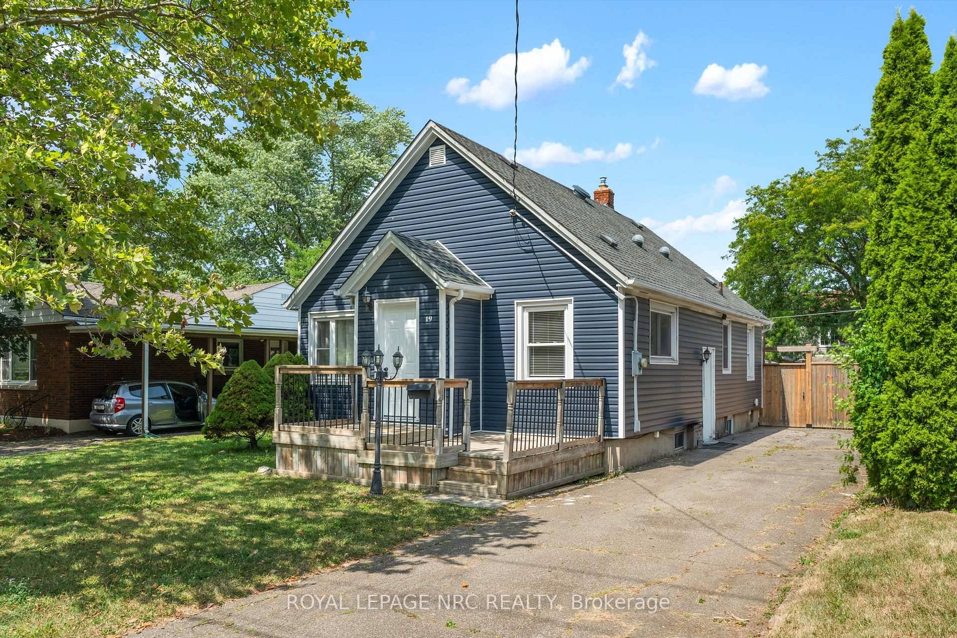 Adorable three bedroom bungalow with full basement located in Secord Woods.