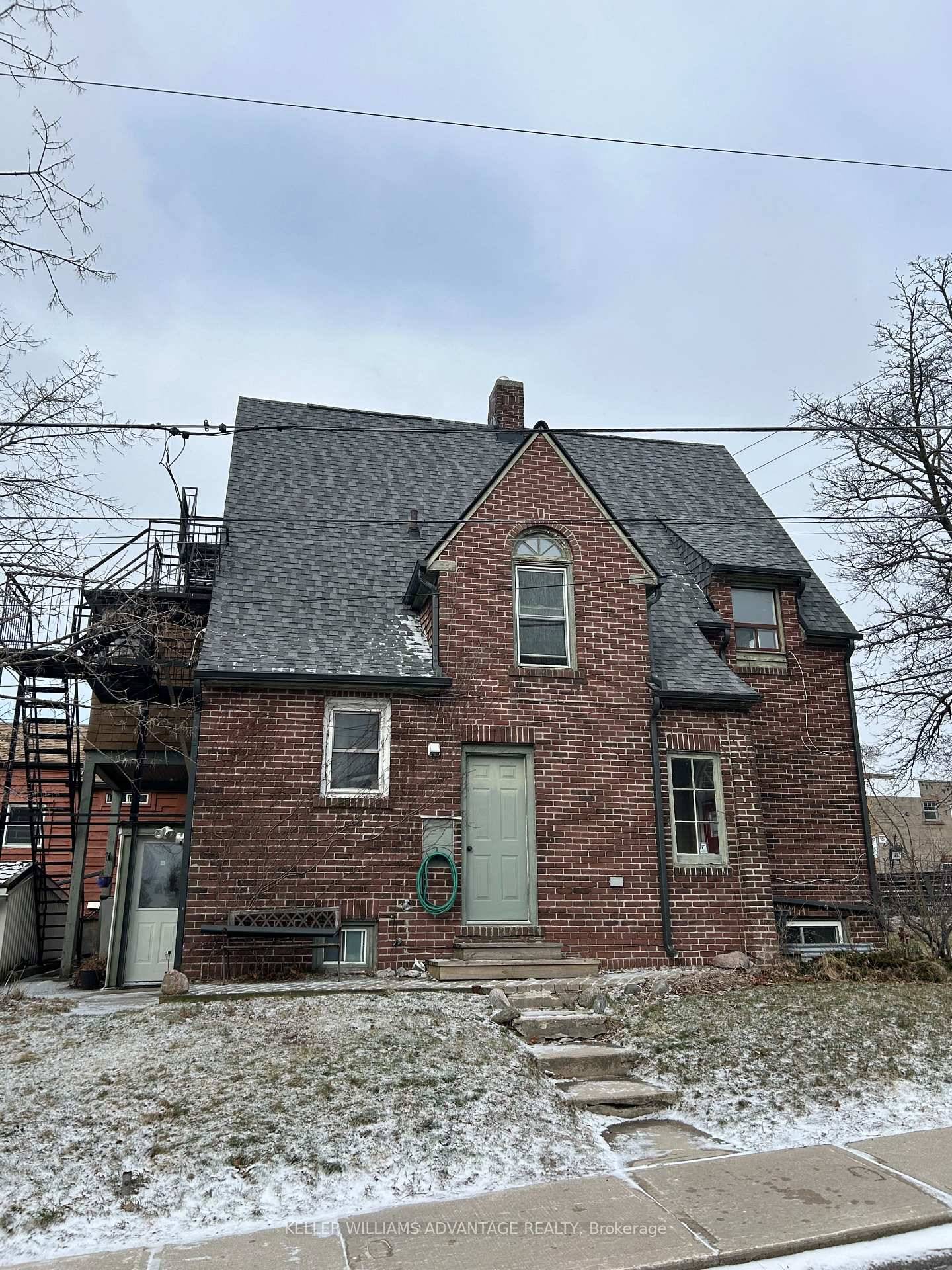 Amazing Opportunity To Lease This Nice And Clean Two Bedroom Unit In A Friendly Neighborhood.