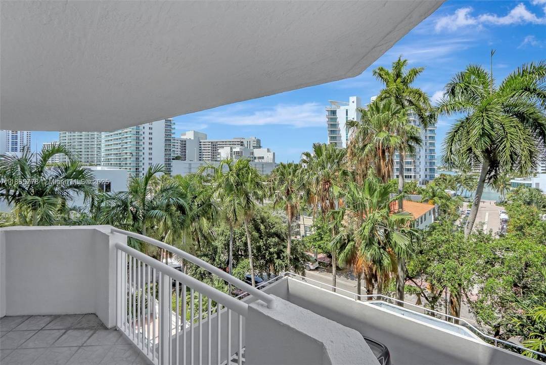 Experience the luxury of a beautifully renovated designer apartment in Bayview Plaza, situated just half a block from Lincoln Road.