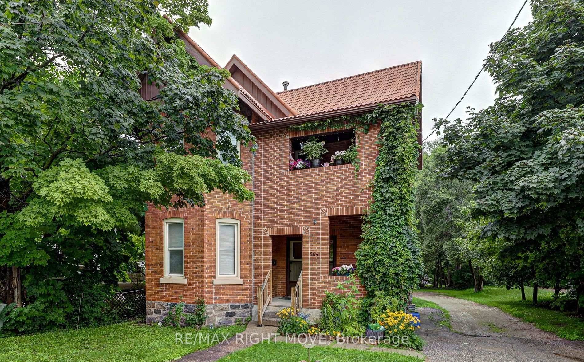 Updated all brick legal Triplex within close walking distance to Soldiers Memorial Hospital and Downtown.