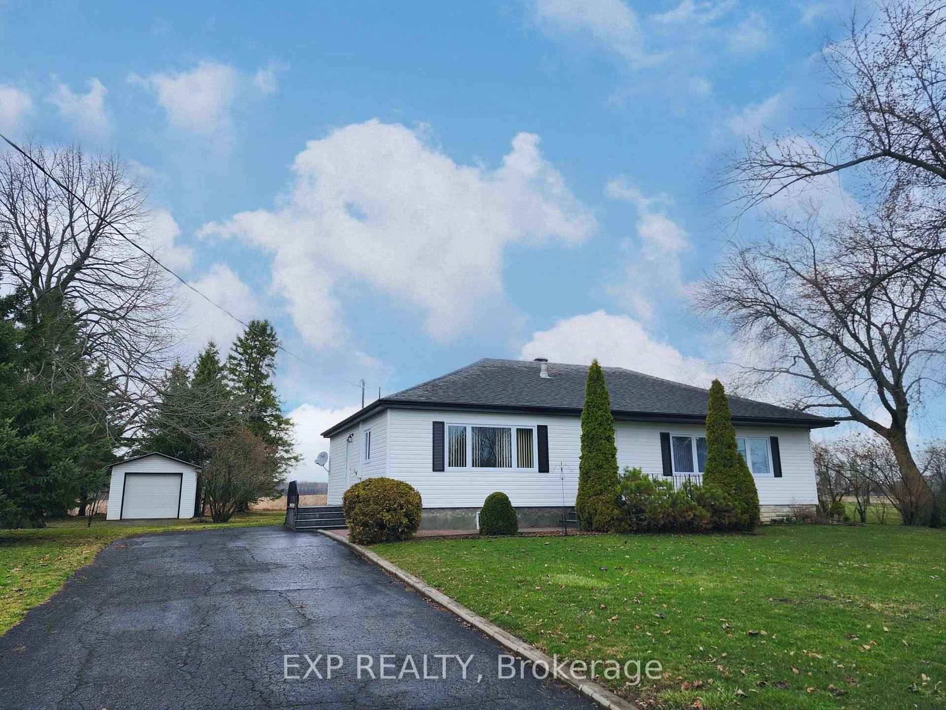 Discover easy country living just outside Williamsburg, an hour south of Parliament Hill.