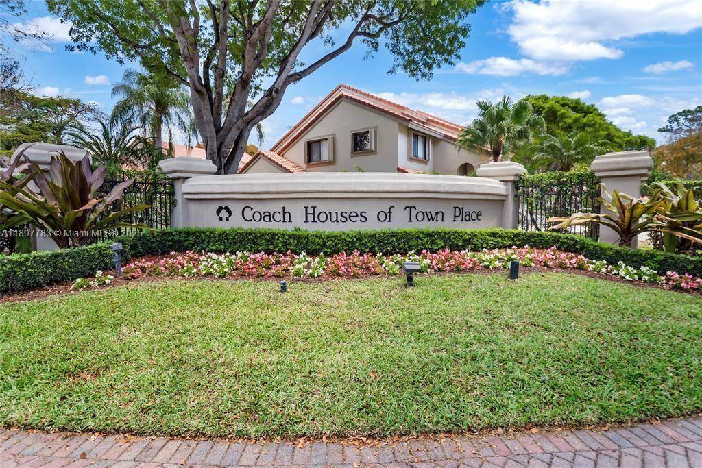Discover Boca Raton living at its finest !