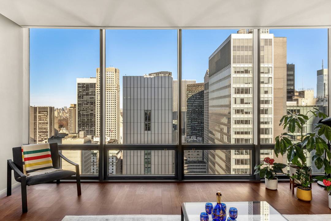 Fully renovated to the highest standards, Apartment 34B is a sleek, modern two bedroom, two bathroom style residence in the iconic Olympic Tower.