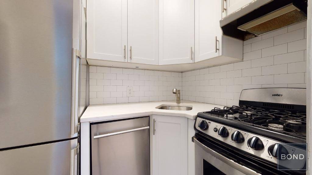 Renovated one bedroom in prime UES location !