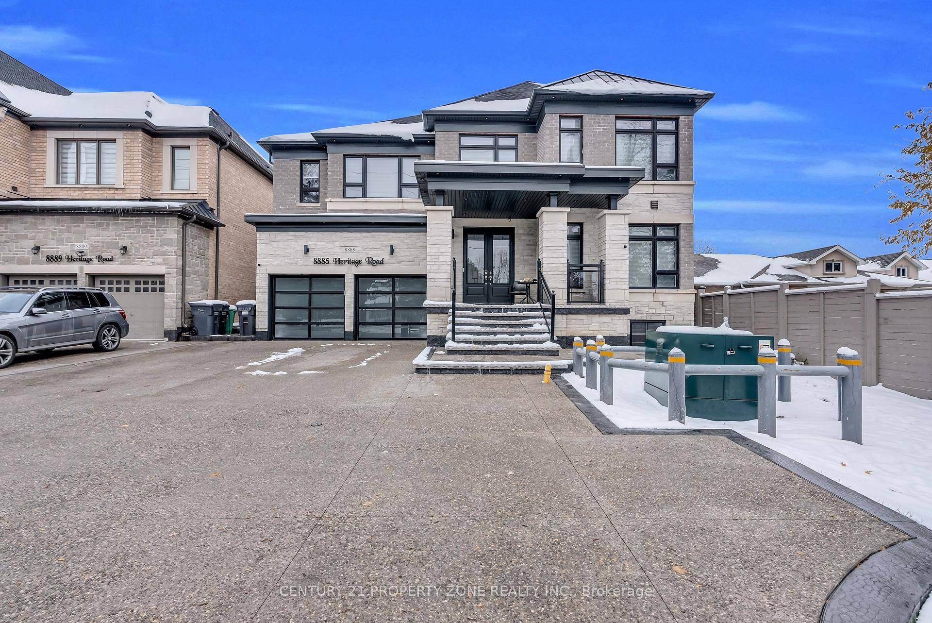 Luxurious 3 1 Bedroom Legal Basement Apartment located at the border of Brampton, Mississauga amp ; Halton Hills in one of Brampton's most prestigious areas.