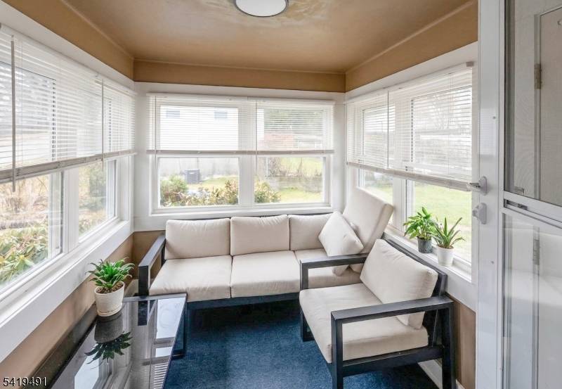 Welcome to this charming Cape Cod home in Butler featuring 3 bedrooms, 1.