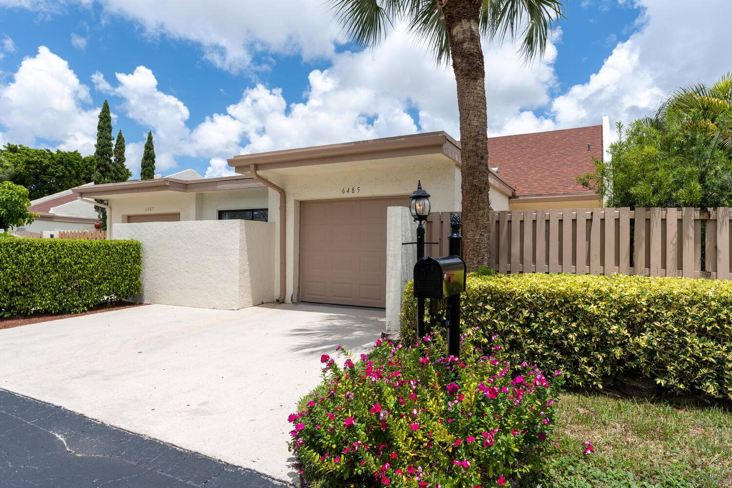 Spectacular private 3 bedroom villa located in the heart of Boca Raton.
