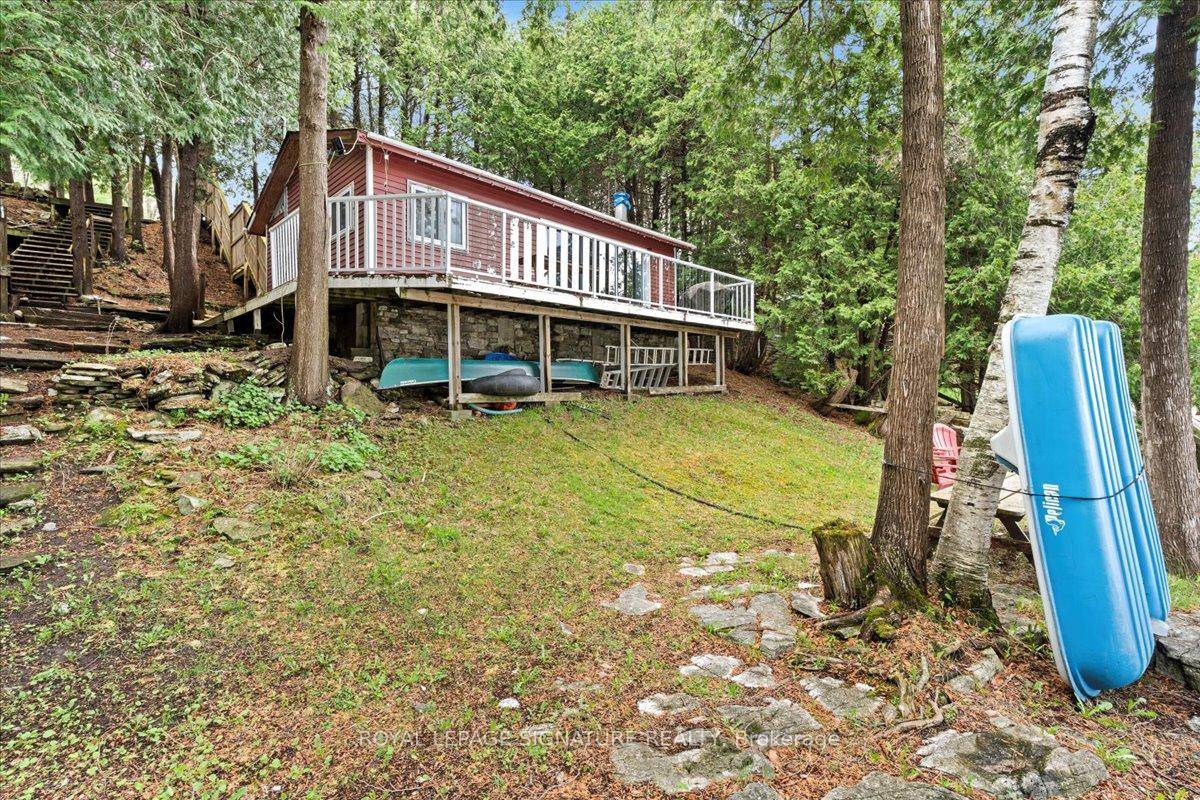 Discover your affordable 3 season escape to nature with this charming, fully furnished cottage on beautiful Lake Moira and just a 10 minute drive to downtown Madoc.