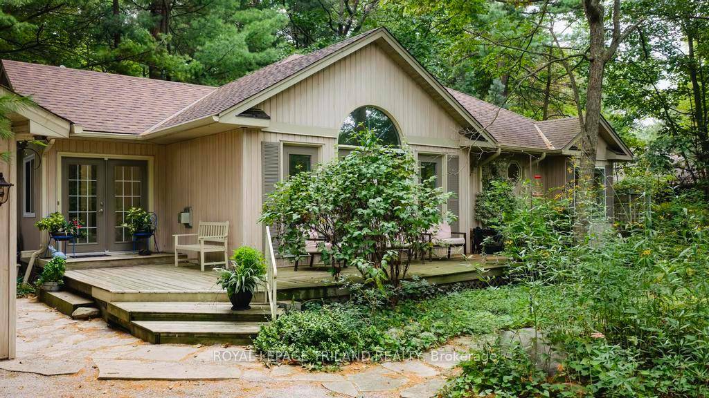Cozy 3 bedroom bungalow nestled in the Woods on 0.