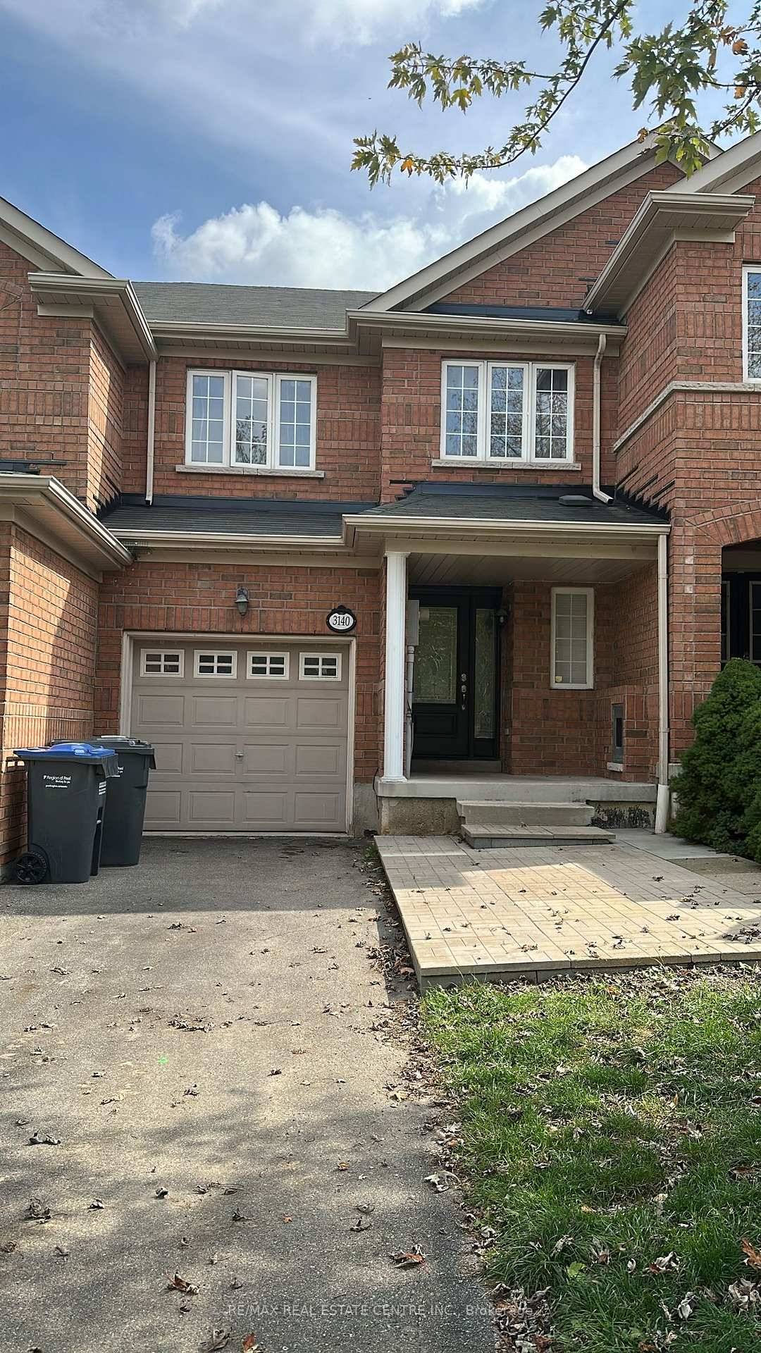 Well maintained freehold townhouse in prime Churchill Meadows !