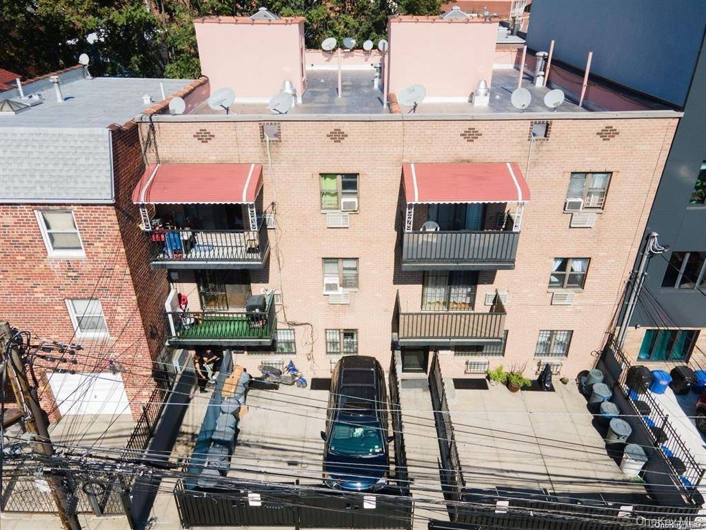 excellent opportunity ; Welcome to the Beautiful home in south of corona and just a steps to Flushing Meadows Corona Park, Queens Zoo, queens Museo, Meadow lake and a lot ...