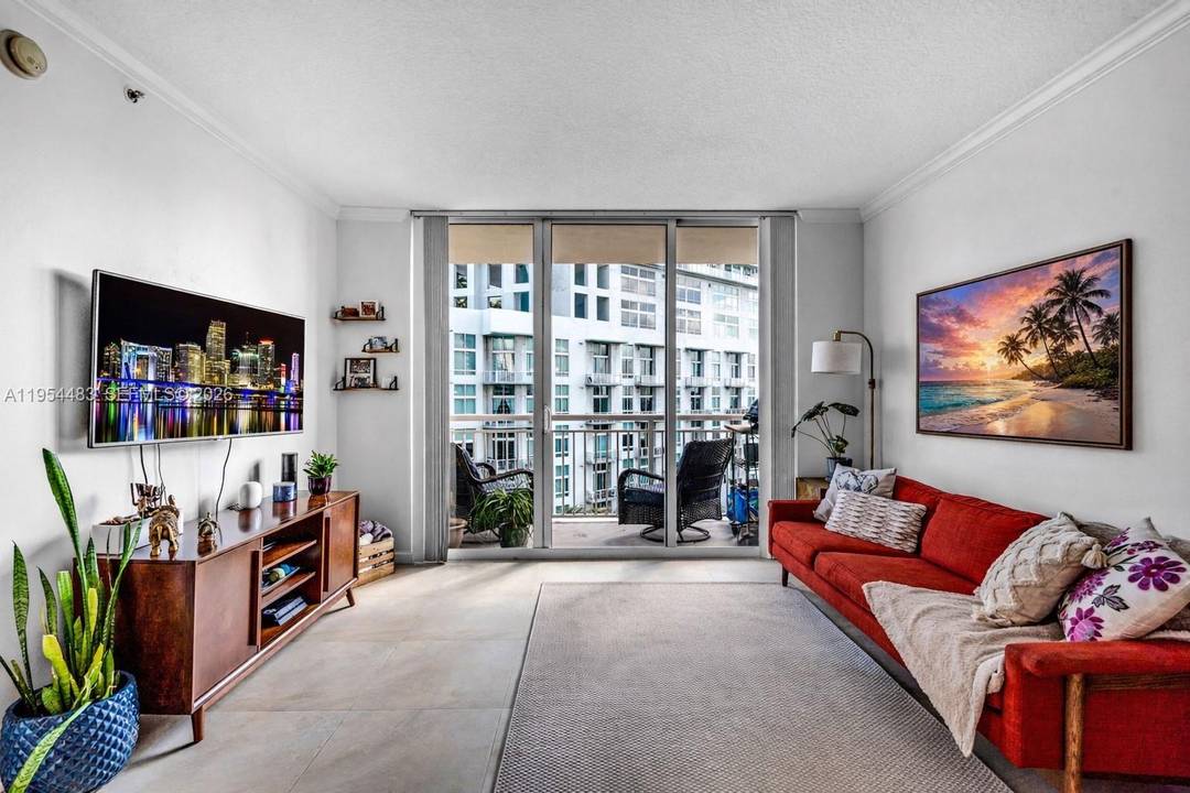 Elegant 2 bedroom, 2 bath residence at Cite on the Bay, ideally located in one of Edgewater s most desirable waterfront areas, directly across from Margaret Pace Waterfront Park.