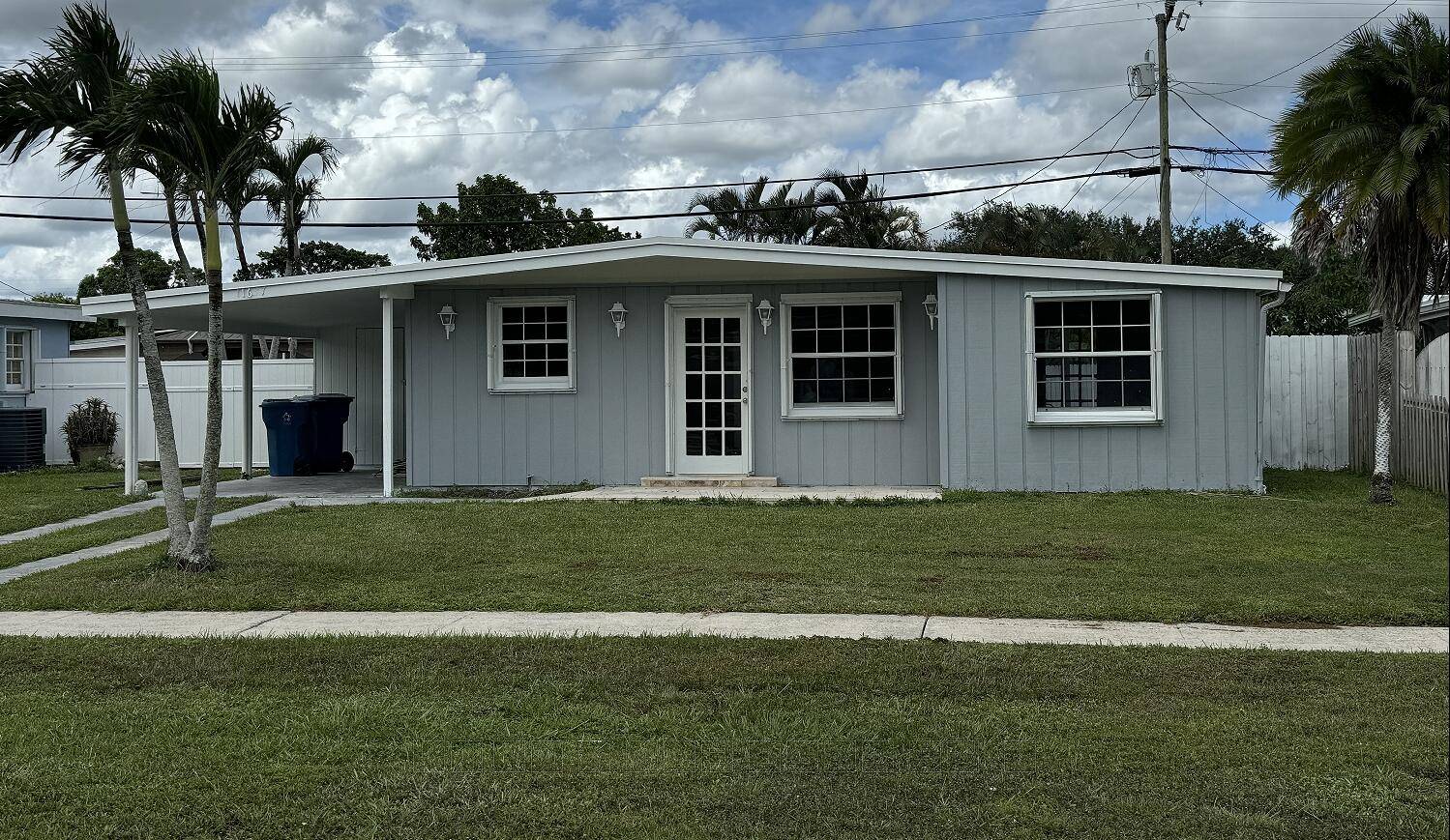 Description Beautiful well maintained single family 3BR 1BA in a desirable location in Royal Palm Beach.
