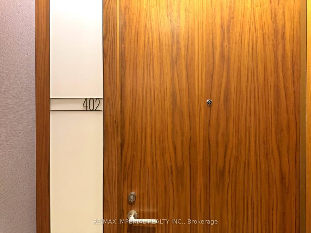 Luxurious 2 bedroom corner suite in the prestigious Four Seasons Private Residences.