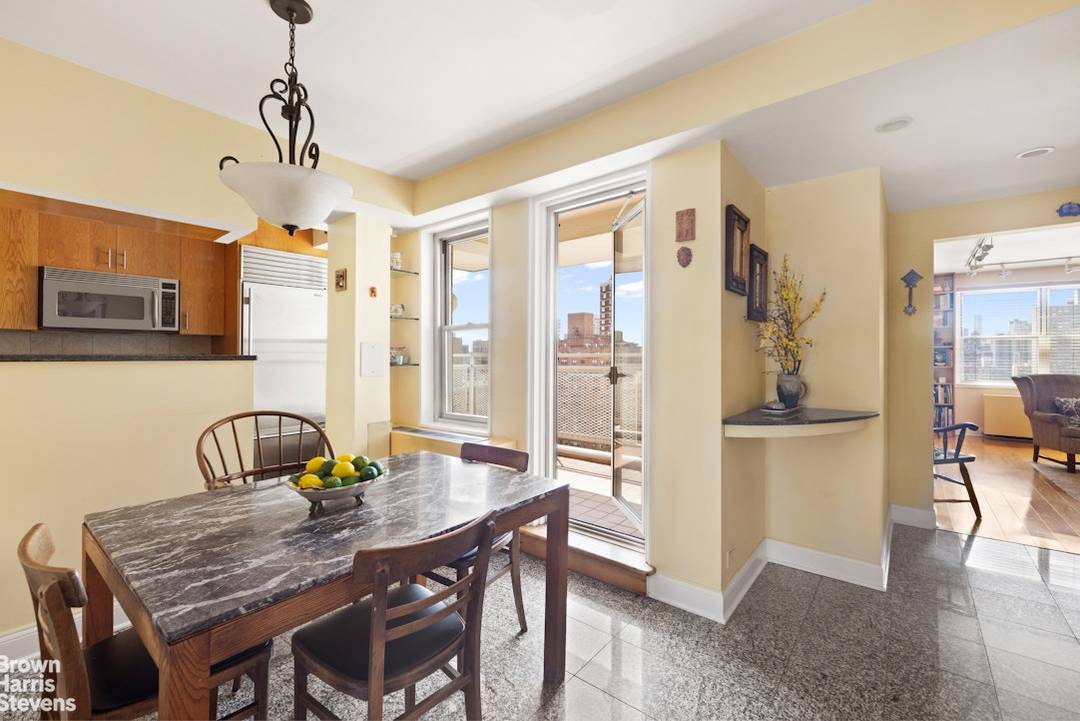 Spacious 2 Bed 2 Bath with Private Outdoor Space and City Views Perched on a high floor, this bright and airy 2 bedroom, 2 bathroom home offers sweeping city and ...