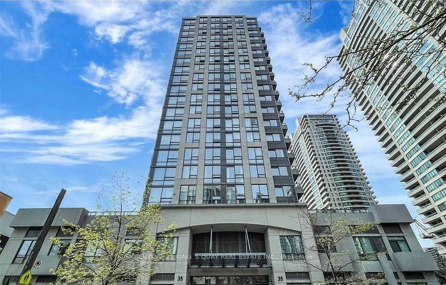 Stylish Pearl Condo In Highly Desirable Heart Of North York !