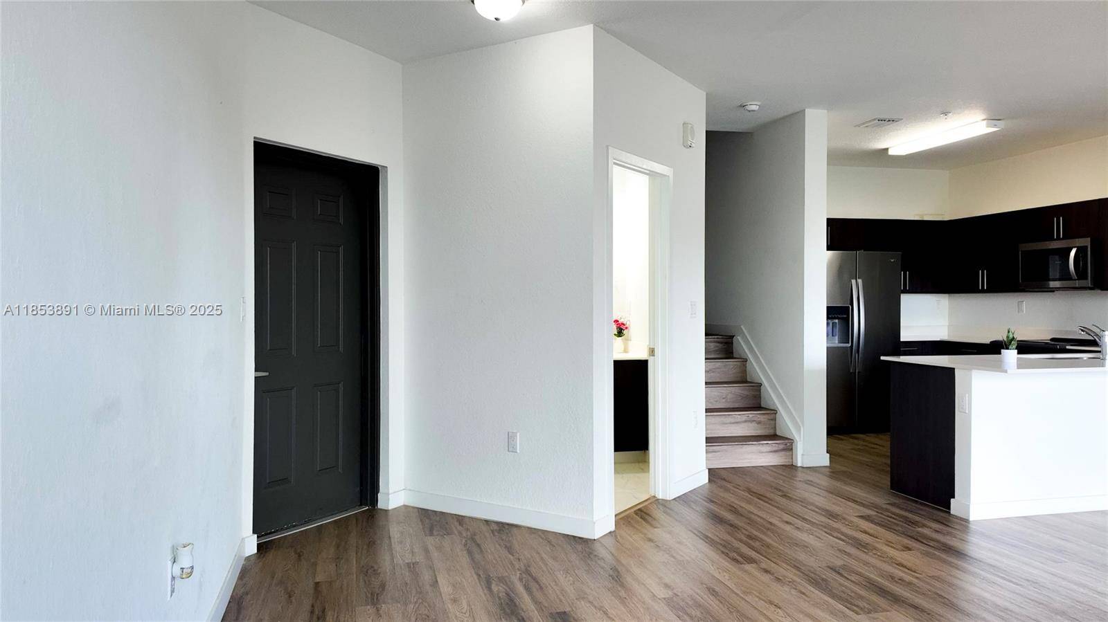 Beautiful move in ready 2 story villa perfect for families !